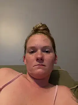 kaylababyluv live cam on StripChat