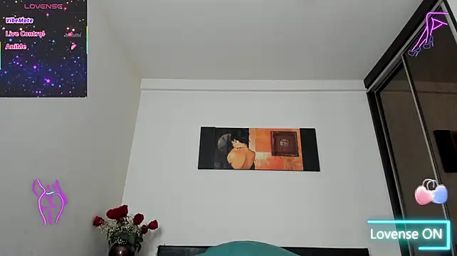 GoldenLunaa webcam