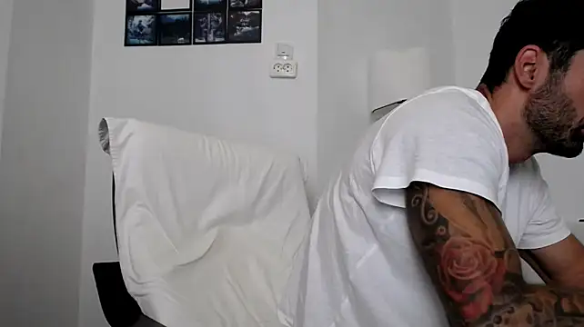 Verycutex live cam on StripChat