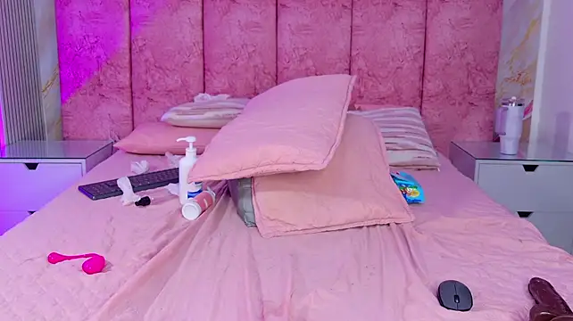 emmacurvy live cam preview