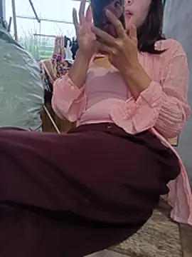 Linda-yiyi live cam preview