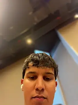 Leo_Savage_ webcam