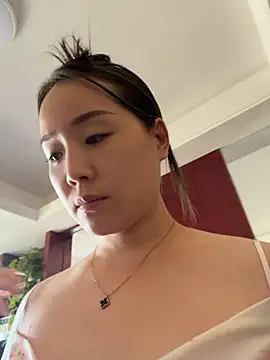 momoli60 webcam