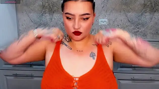 NikkiSummer webcam