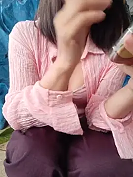 Linda-yiyi webcam