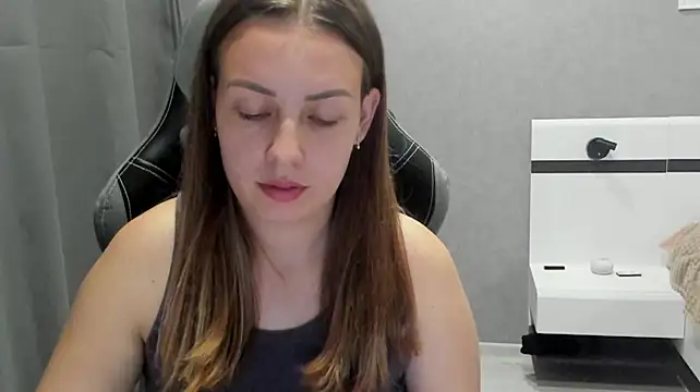 Mia_shy1 webcam