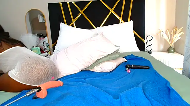 NaughtyMilf_Lilly live cam preview