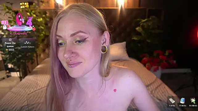 DramaQuenns webcam