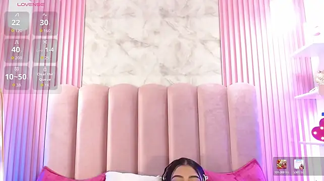 ArianaRougee live cam preview