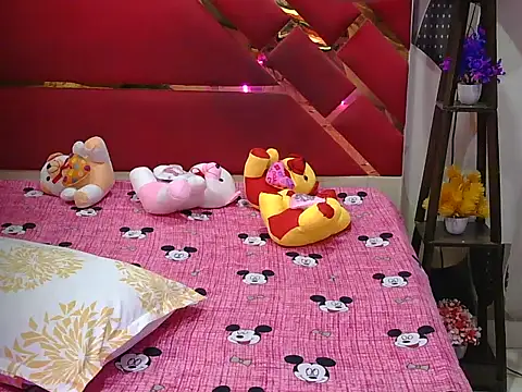 Hot-navyaa live cam preview