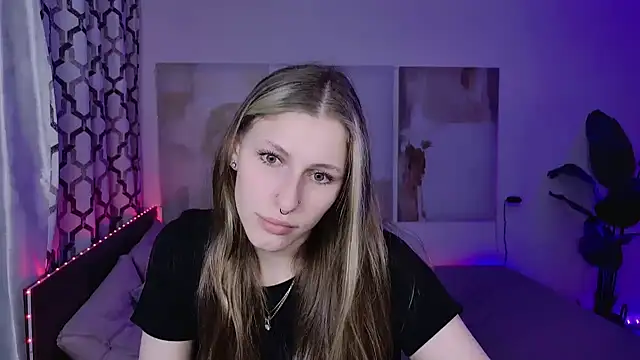 MiaCream webcam