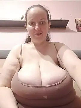 BustyLadyAlma live cam preview