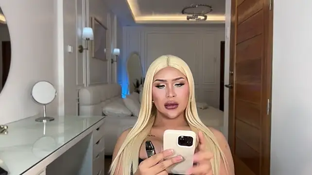 Your_Majesty_Tyra webcam