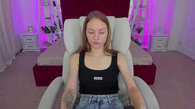 MilaAddams webcam
