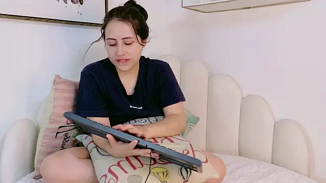 Cassandra_Armani