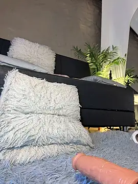 Isa__Blanc live cam on StripChat