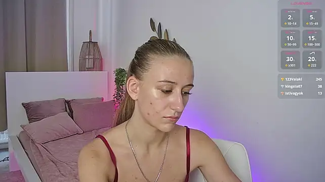 LiaaaBunny live cam on StripChat