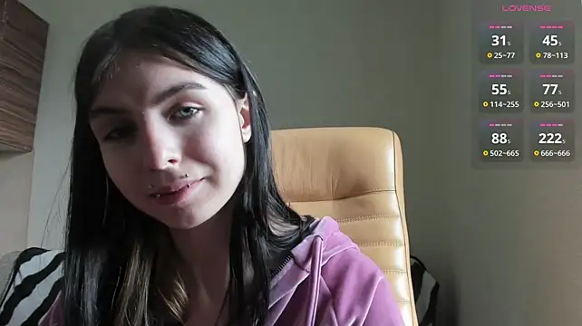 ErlinaBuoy live cam on StripChat