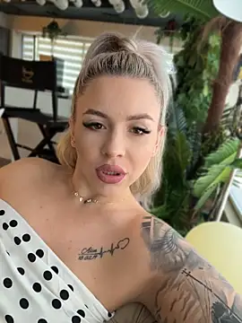 IveySin webcam
