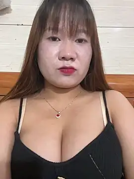 Liness101 live cam on StripChat