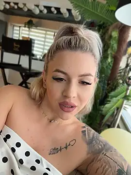 IveySin webcam