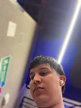 Leo_Savage_ webcam