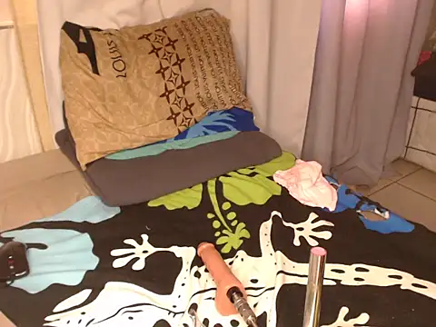 QueenShelly03 webcam