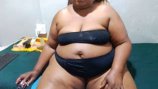 MatureBootyBabe4Uxx webcam