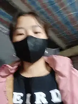 HeresThuy22 webcam