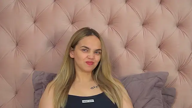 AnitaVenture live cam on StripChat