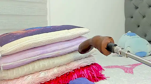Elizabeth_18_ webcam