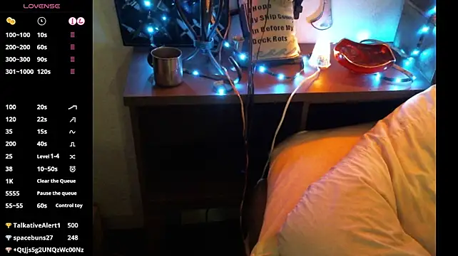 Pussyeat2please webcam