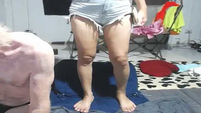 1CuteAndSexy69 live cam on StripChat