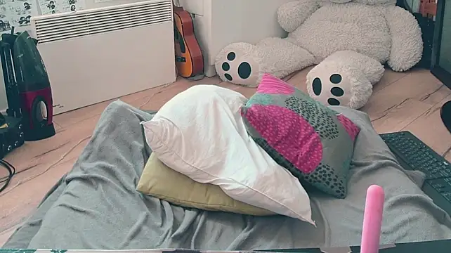 CeriseLapine webcam