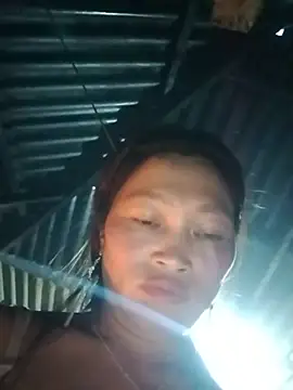 Buong-binh live cam on StripChat