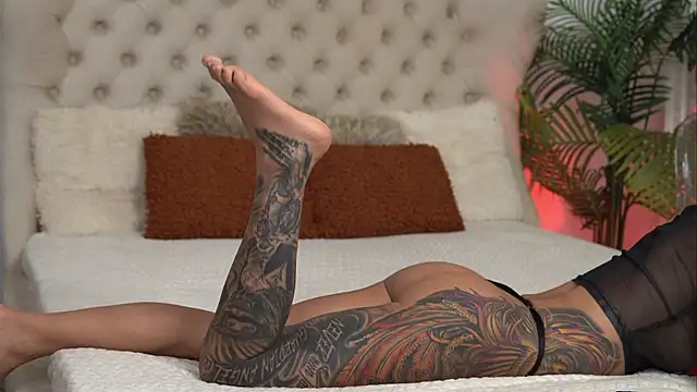 TiffanyMaze live cam on StripChat