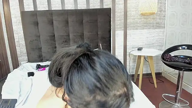 Hannah_Cross webcam