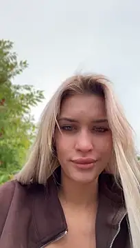 KikiWatson live cam on StripChat