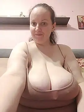BustyLadyAlma webcam
