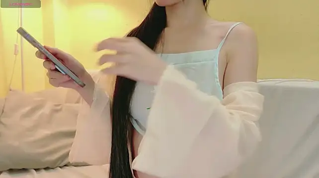 Ayvelynn webcam