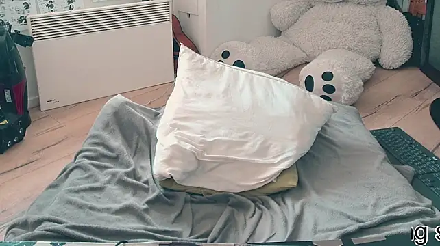 CeriseLapine webcam