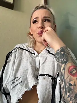 IveySin live cam on StripChat