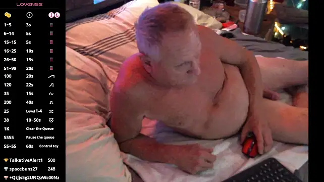 Pussyeat2please webcam