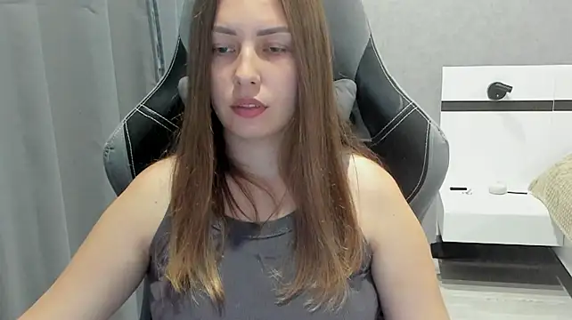 Mia_shy1 webcam