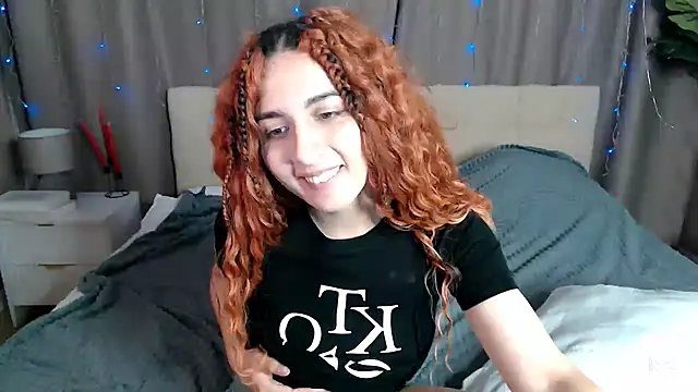 AdrianaCutes webcam