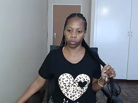 QUEENMANDYY webcam
