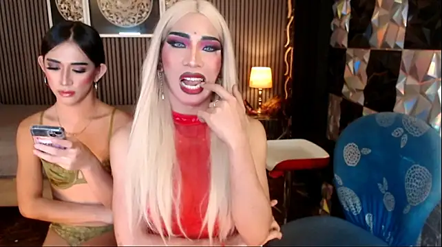 PrettyHorseCockTrans webcam