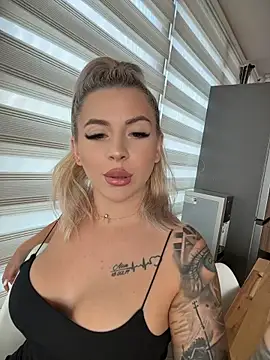 IveySin webcam