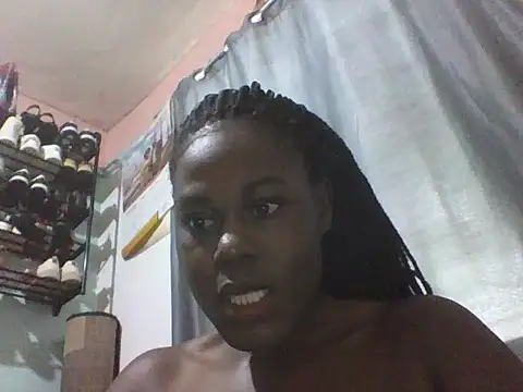Shirlyne07 webcam