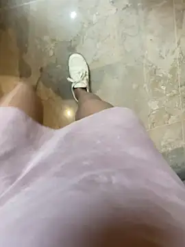 littleqiu live cam on StripChat